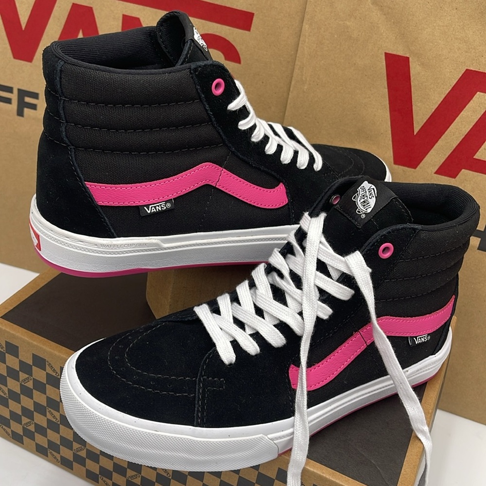 Vans Men’s Bmx Sk8-Hi Black/Magenta
VN0005V0KMN Sneakers - Picture 10 of 16